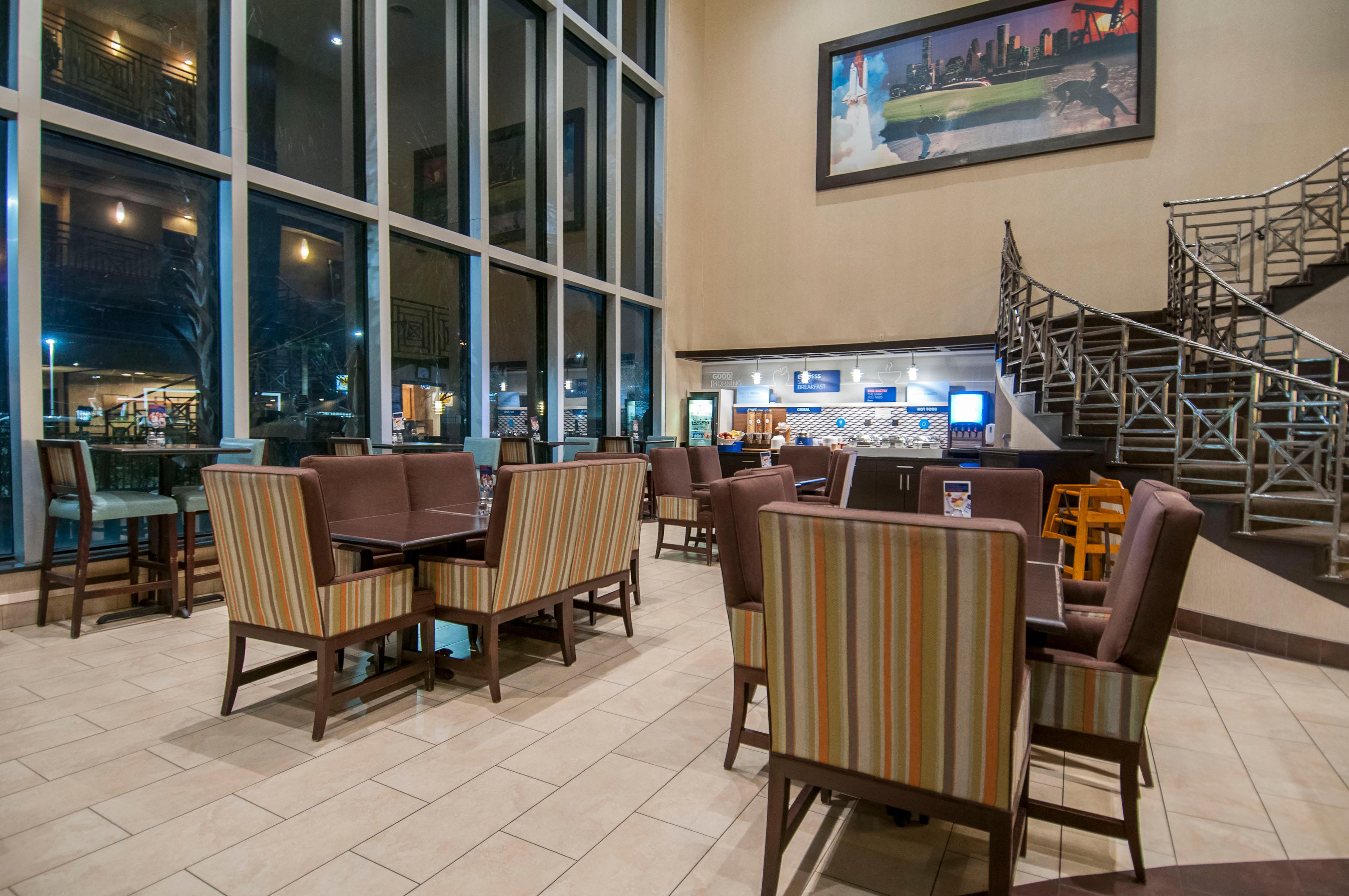 Holiday Inn Express Hotel & Suites Houston North Intercontinental By Ihg Exterior foto