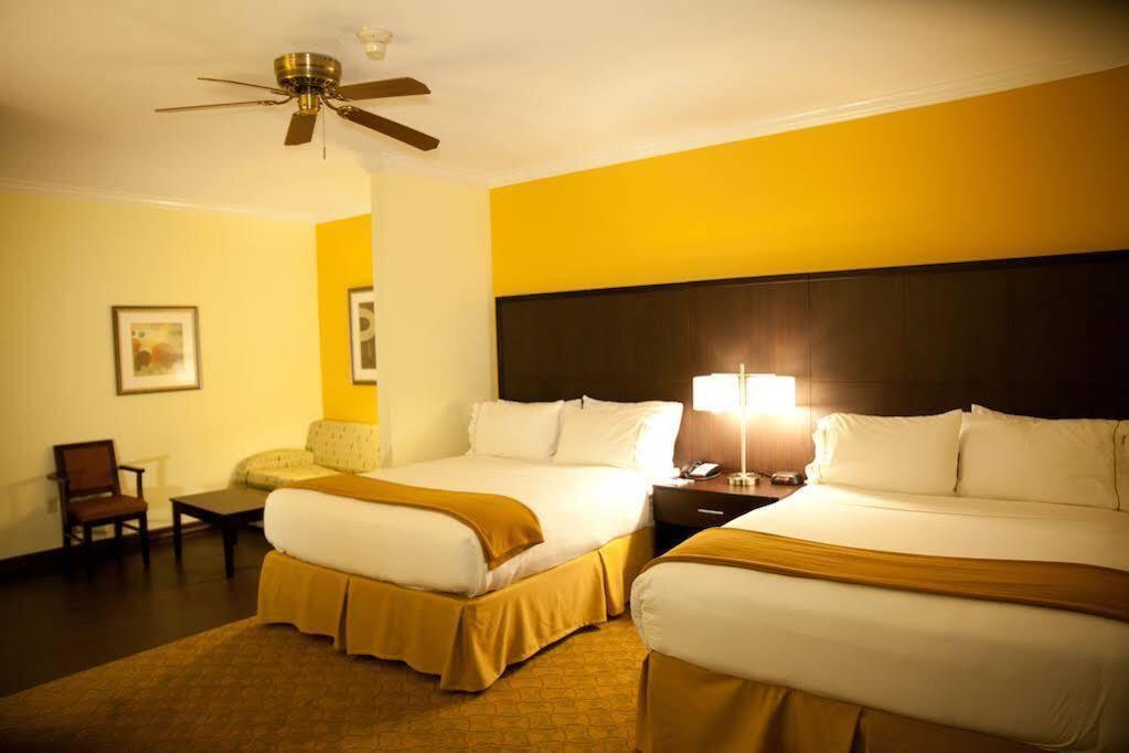 Holiday Inn Express Hotel & Suites Houston North Intercontinental By Ihg Exterior foto